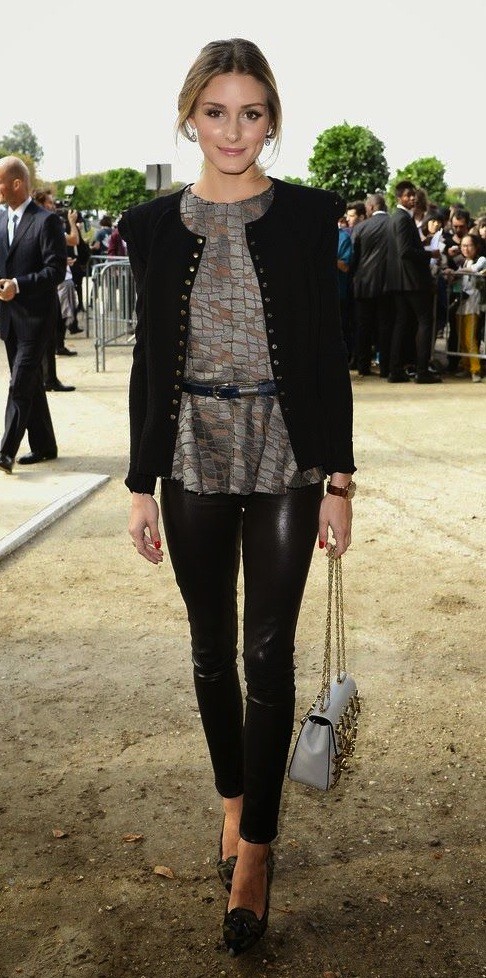 Πώς φοράνε οι σταρ και οι fashionistas το δερμάτινο παντελόνι; 17 looks