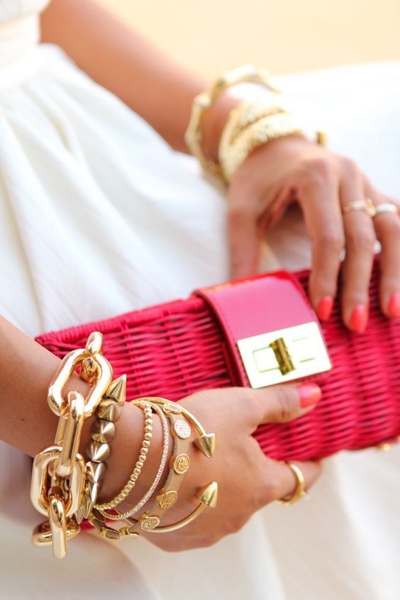 Στιλάτα τρικ με αξεσουάρ για να δείχνετε πιο αδύνατη και ψηλή Στιλάτα τρικ με αξεσουάρ για να δείχνετε πιο αδύνατη και ψηλή