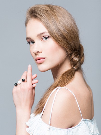 9 καλοκαιρινά χτενίσματα για την παραλία και όχι μόνο