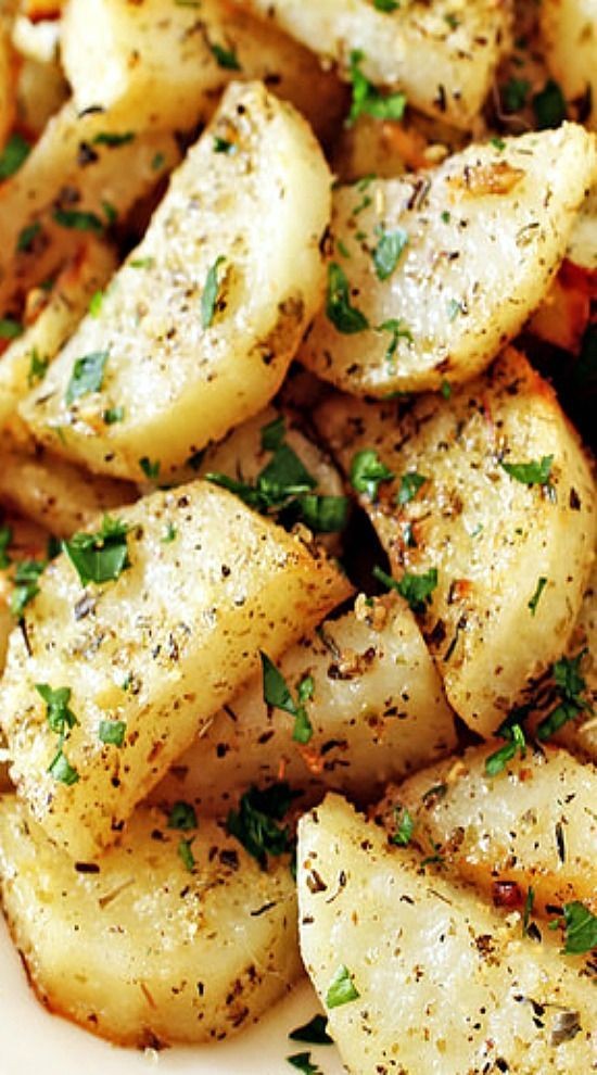 Νόστιμες πατάτες φούρνου με σκόρδο και παρμεζάνα