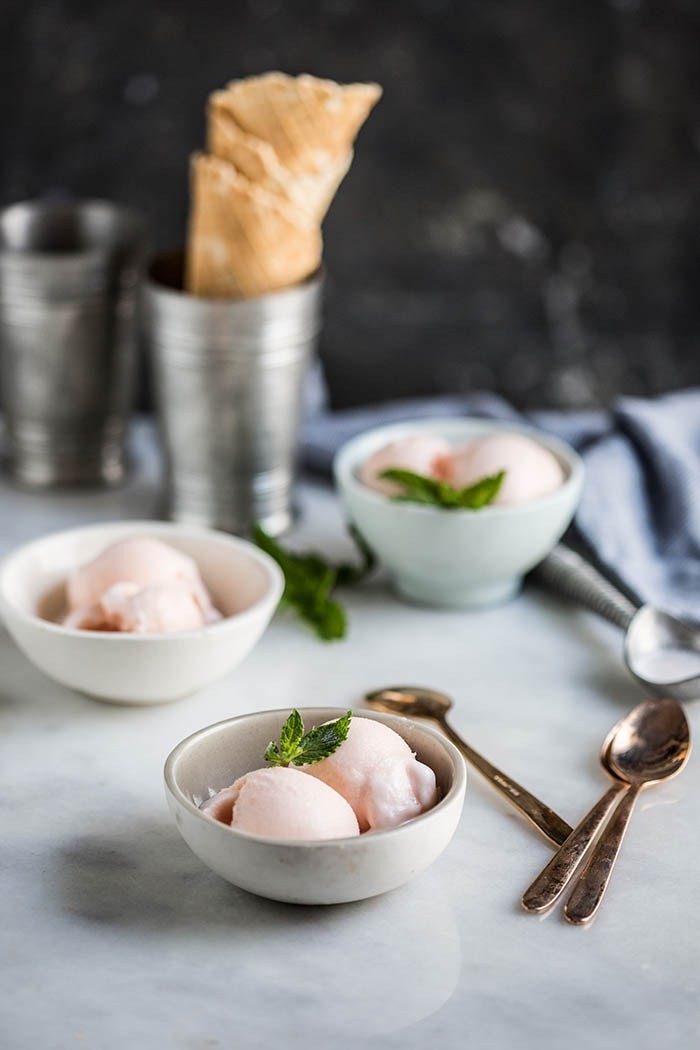 Πρωτότυπο σορμπέ με campari και γκρέιπφρουτ Πρωτότυπο σορμπέ με campari και γκρέιπφρουτ