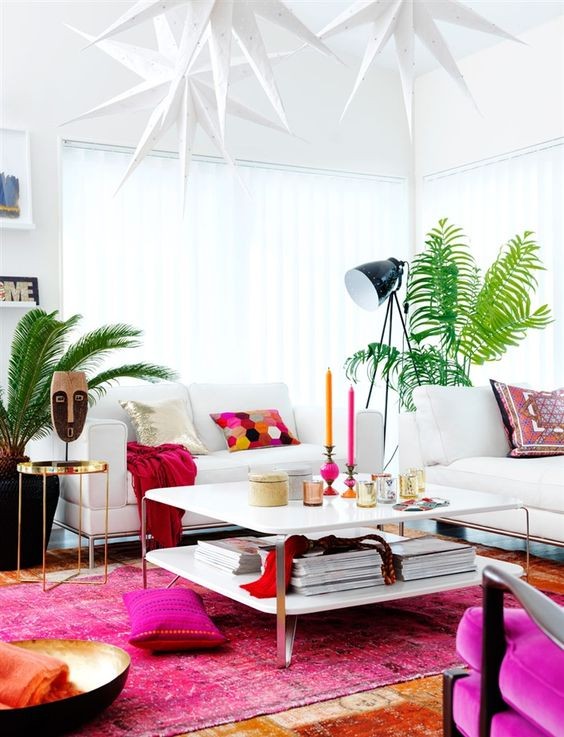 Βάλτε ροζ χρώμα στο σαλόνι σας για ν΄αποπνέει θηλυκότητα 