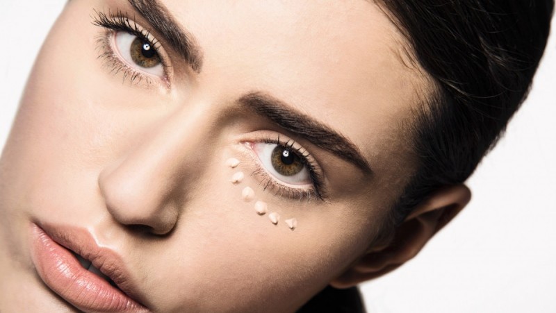 Ποιο είναι το σωστό χρώμα κονσίλερ: Για μαύρους κύκλους, σπυράκια 