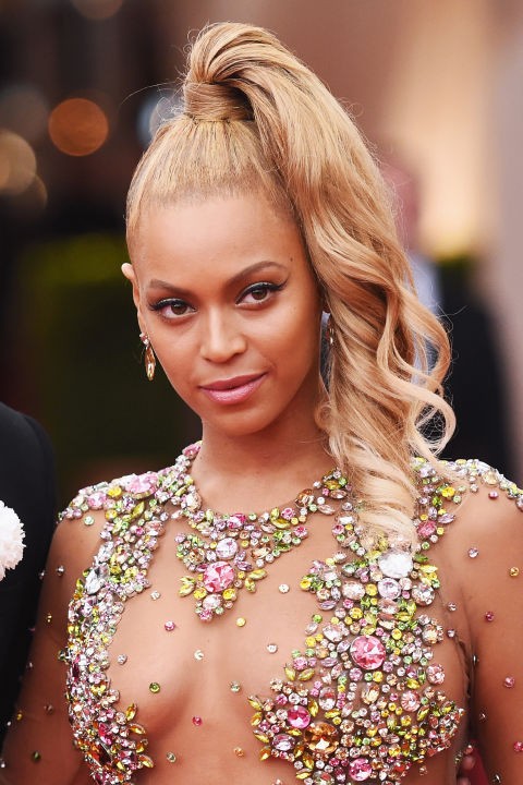 Κάνε ponytail στα μαλλιά σου, σύμφωνα με τις τελευταίες τάσεις