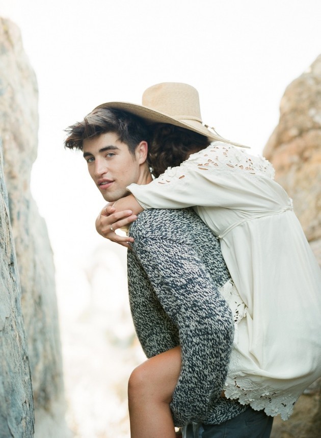 Διαβάστε τη γλώσσα του σώματός και μάθετε αν του αρέσετε 