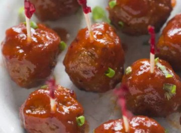 Κεφτεδάκια με σάλτσα από κράνμπερις (ορεκτικό) 