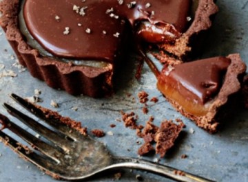 Λαχταριστή τάρτα σοκολάτας με καραμέλα