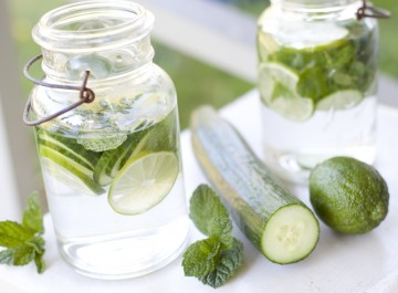 Πιείτε νερό με αγγούρι για 6 λόγους και δείτε τη διαφορά στο σώμα σας